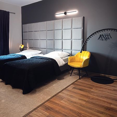 Hotel Absolwent Gostyń 外观 照片