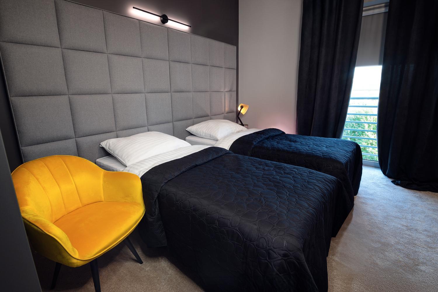 Hotel Absolwent Gostyń 外观 照片