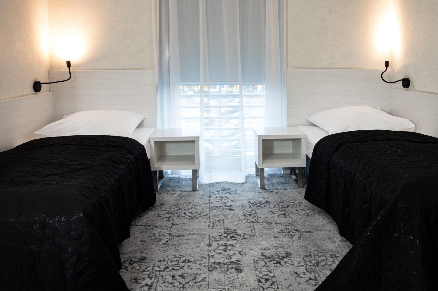 Hotel Absolwent Gostyń 外观 照片
