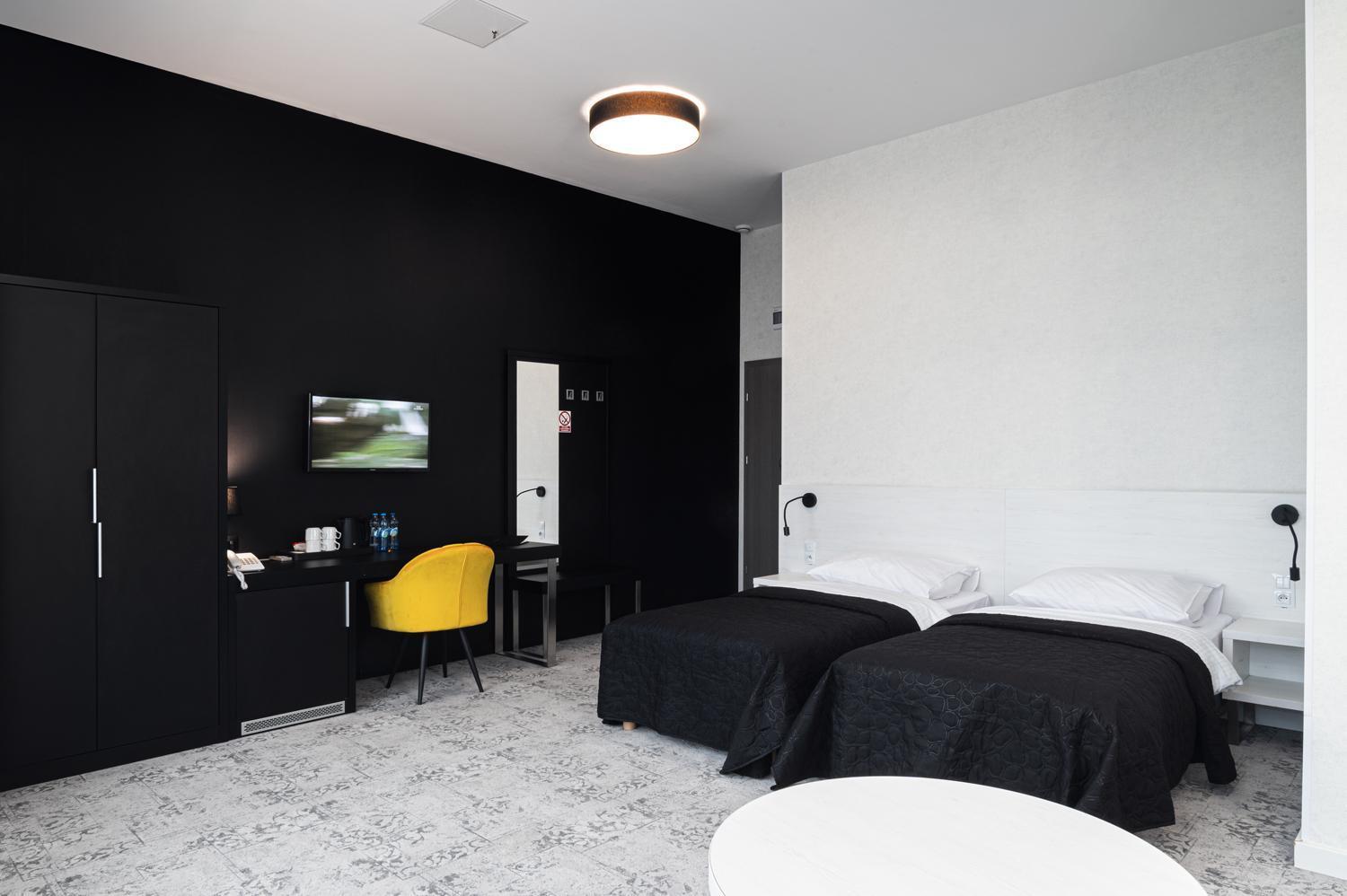 Hotel Absolwent Gostyń 外观 照片